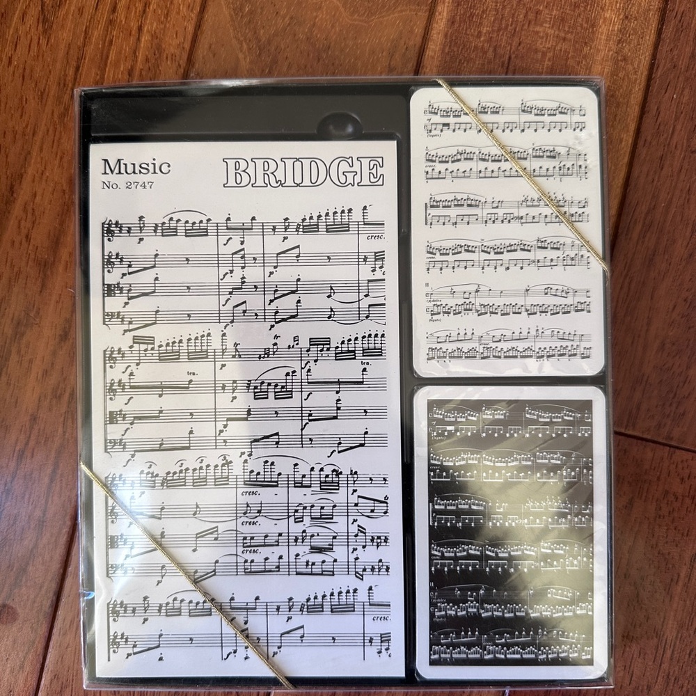 Piatnik Vienna “Music No. 2747” bridge set.